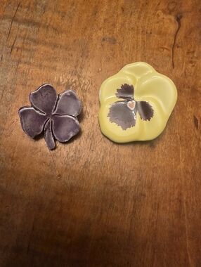Avon Brooch Lot Enamel Viola Flower (Avon) & Clover (Unbranded)